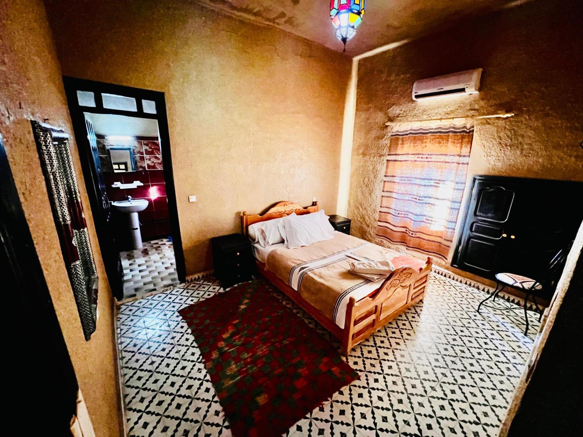 Hotel Camping Les Roses Des Dunes & Piscine Merzouga Exterior photo