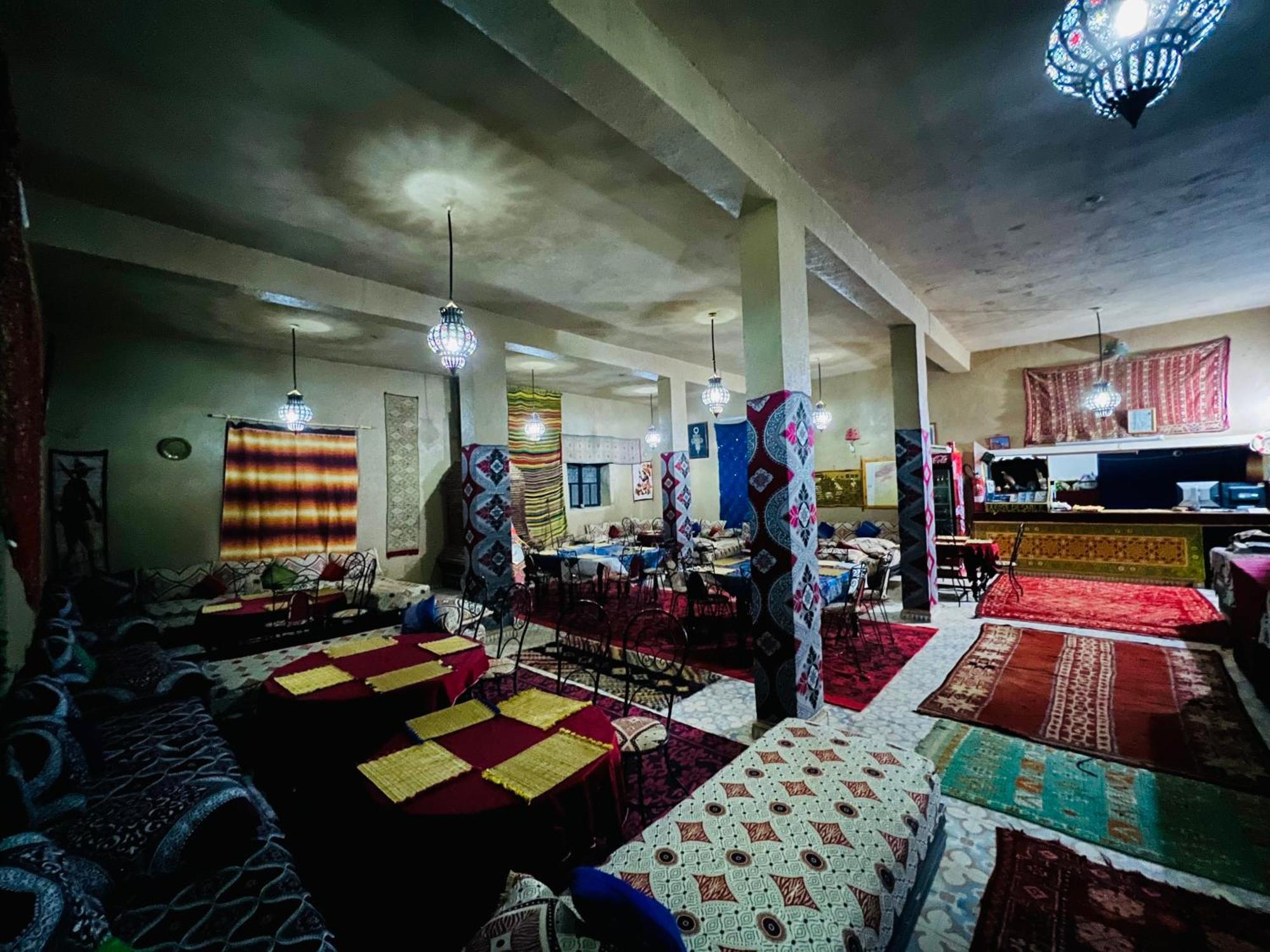 Hotel Camping Les Roses Des Dunes & Piscine Merzouga Exterior photo