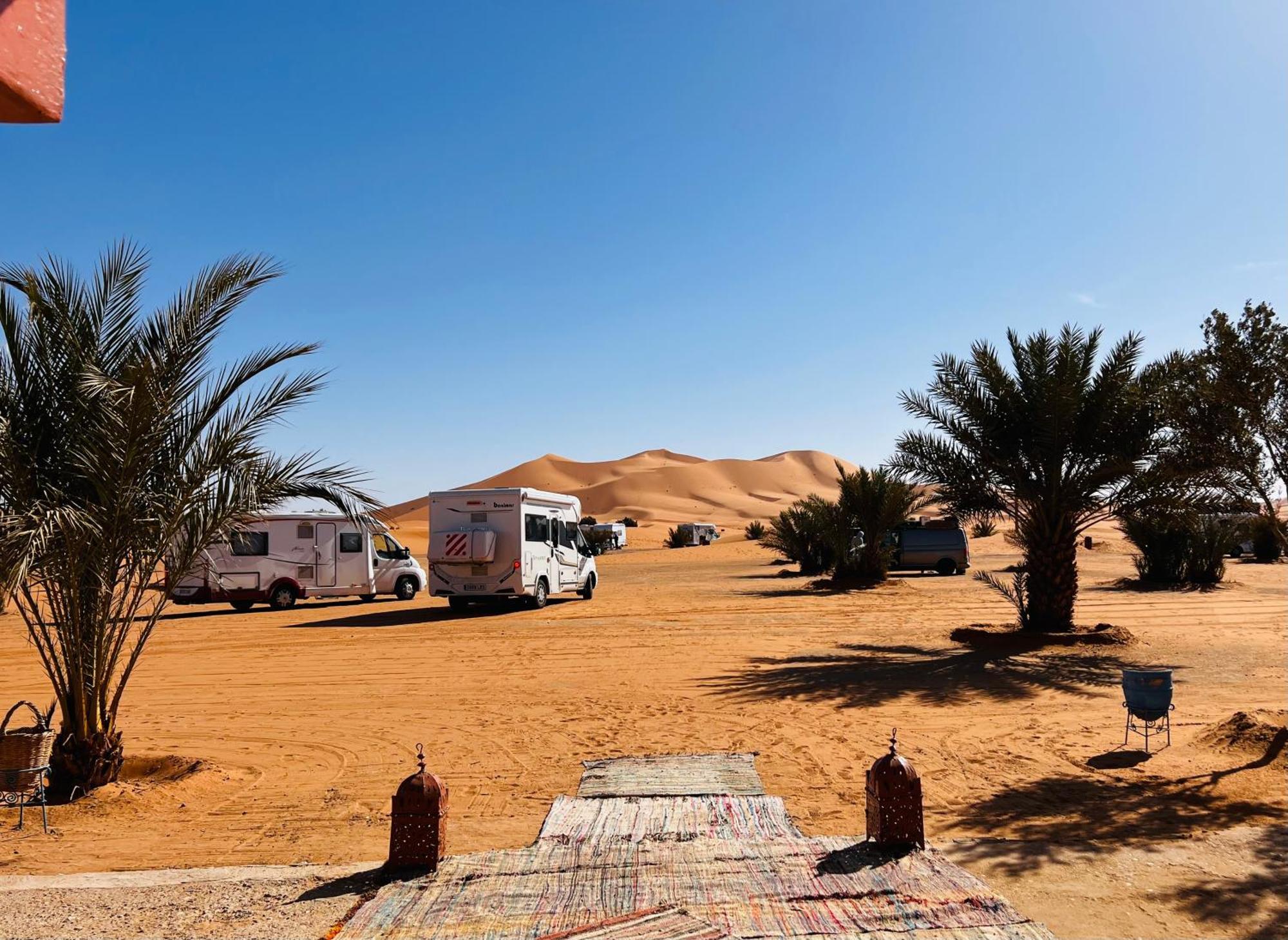 Hotel Camping Les Roses Des Dunes & Piscine Merzouga Exterior photo