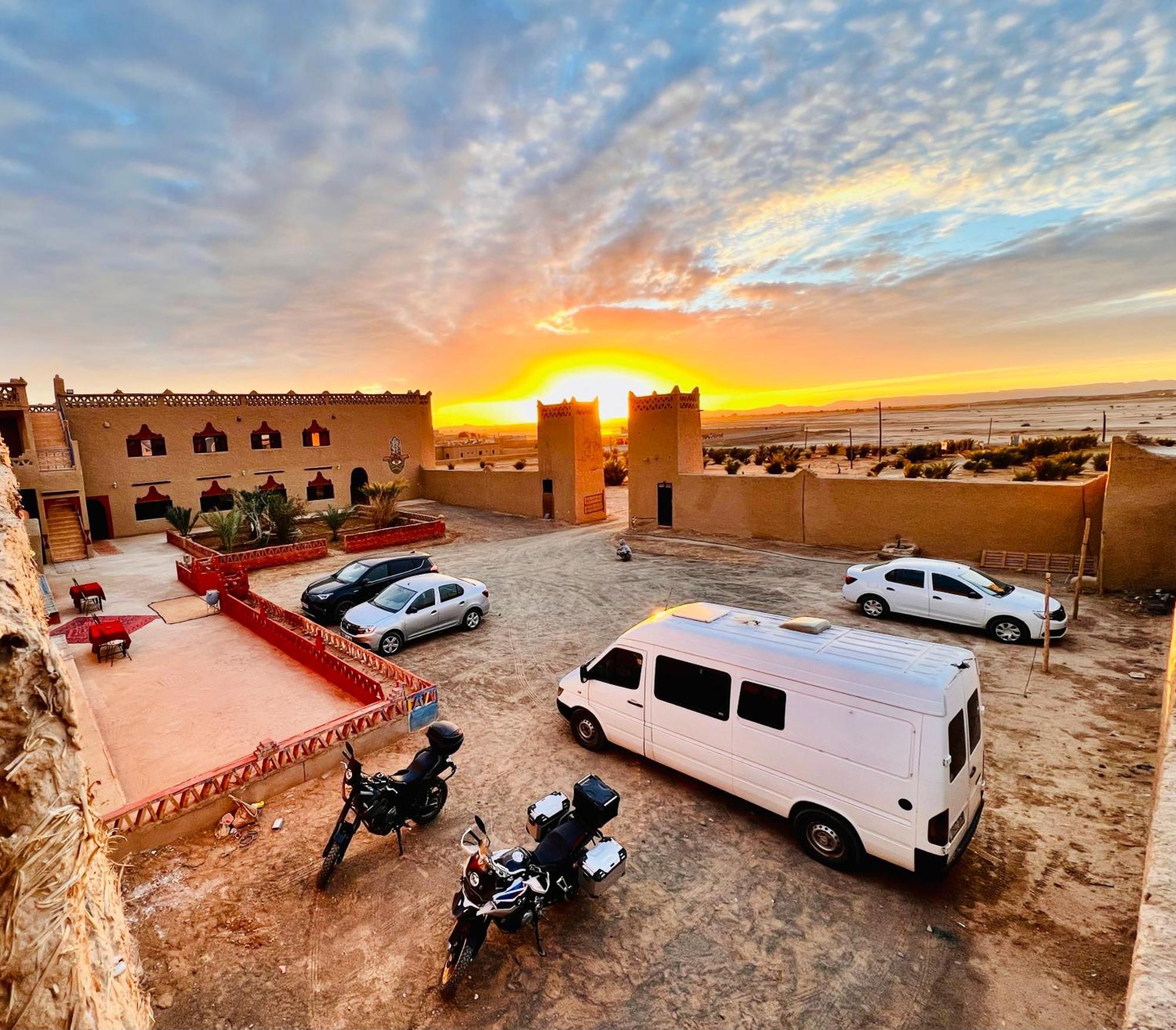 Hotel Camping Les Roses Des Dunes & Piscine Merzouga Exterior photo