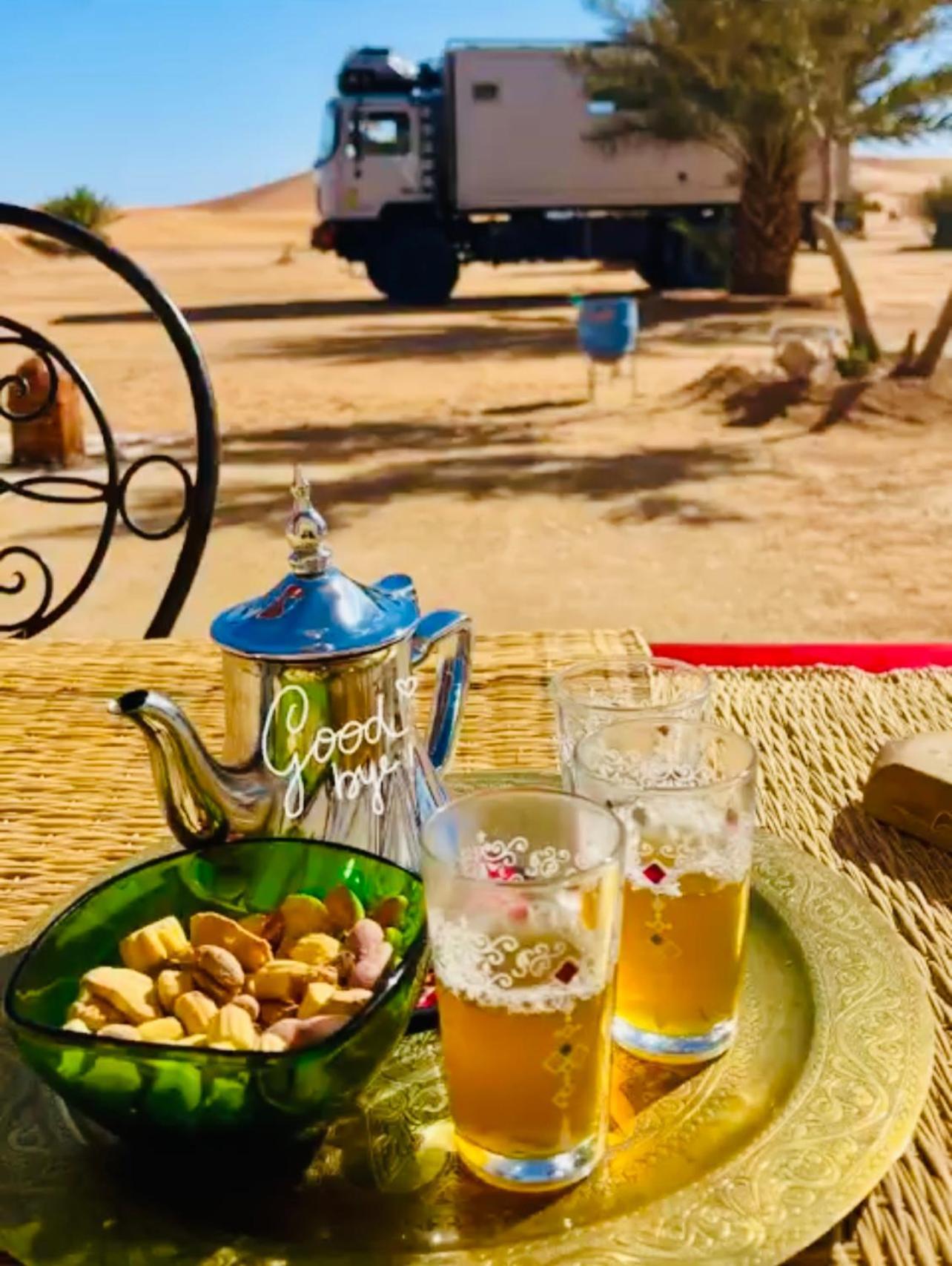 Hotel Camping Les Roses Des Dunes & Piscine Merzouga Exterior photo