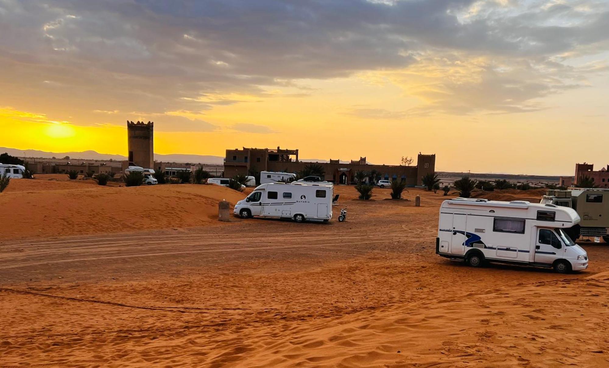 Hotel Camping Les Roses Des Dunes & Piscine Merzouga Exterior photo