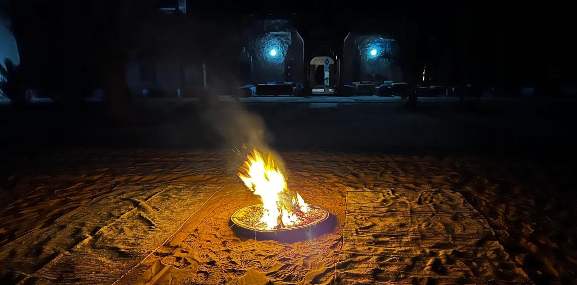Hotel Camping Les Roses Des Dunes & Piscine Merzouga Exterior photo