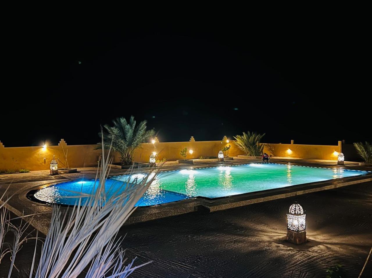 Hotel Camping Les Roses Des Dunes & Piscine Merzouga Exterior photo